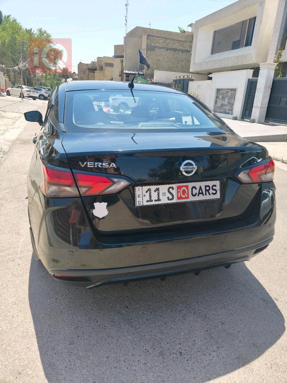 نيسان فيرسا